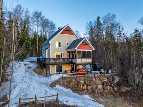 Waterfront, Hot Tub, Sauna, Private Dock, Fishing, View