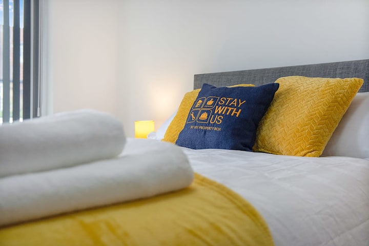 Spálňa 1 ponúka pohodlnú dvojlôžkovú posteľ s dostatkom úložného priestoru. 