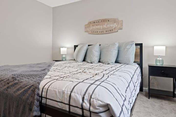 Chumba cha kulala cha chini- MALKIA