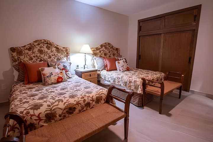 Фотографија од целата соба