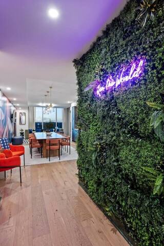 Penthouse | Rooftop Pool | Walk to Rainey St. gallery image 2