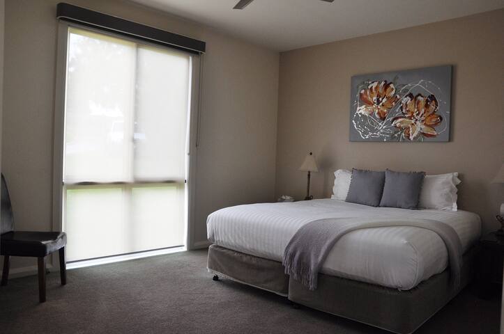 Vineyard Villa # 4 – By the vines gallery image 4