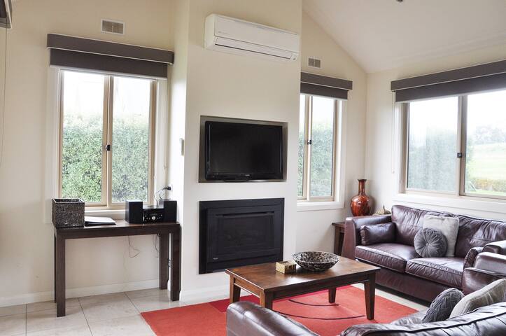 Vineyard Villa # 4 – By the vines gallery image 3