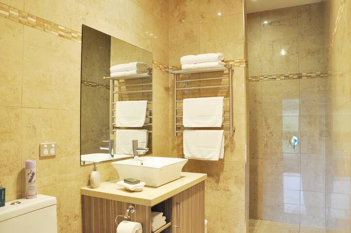 Vineyard Villa # 5 – By the vines gallery image 4