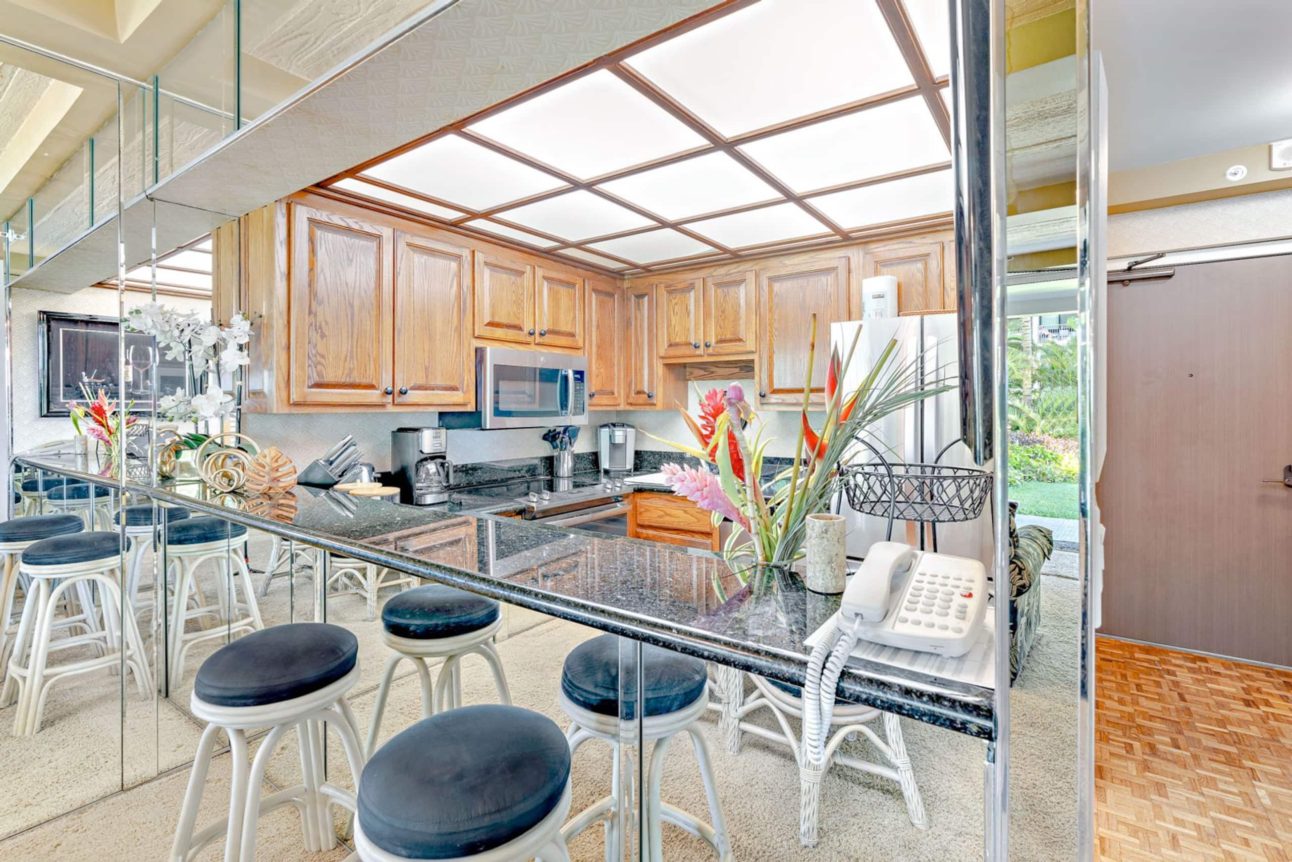 Condo in Lahaina · ★4.67 · 1 bedroom · 2 beds · 2 baths - Image 7
