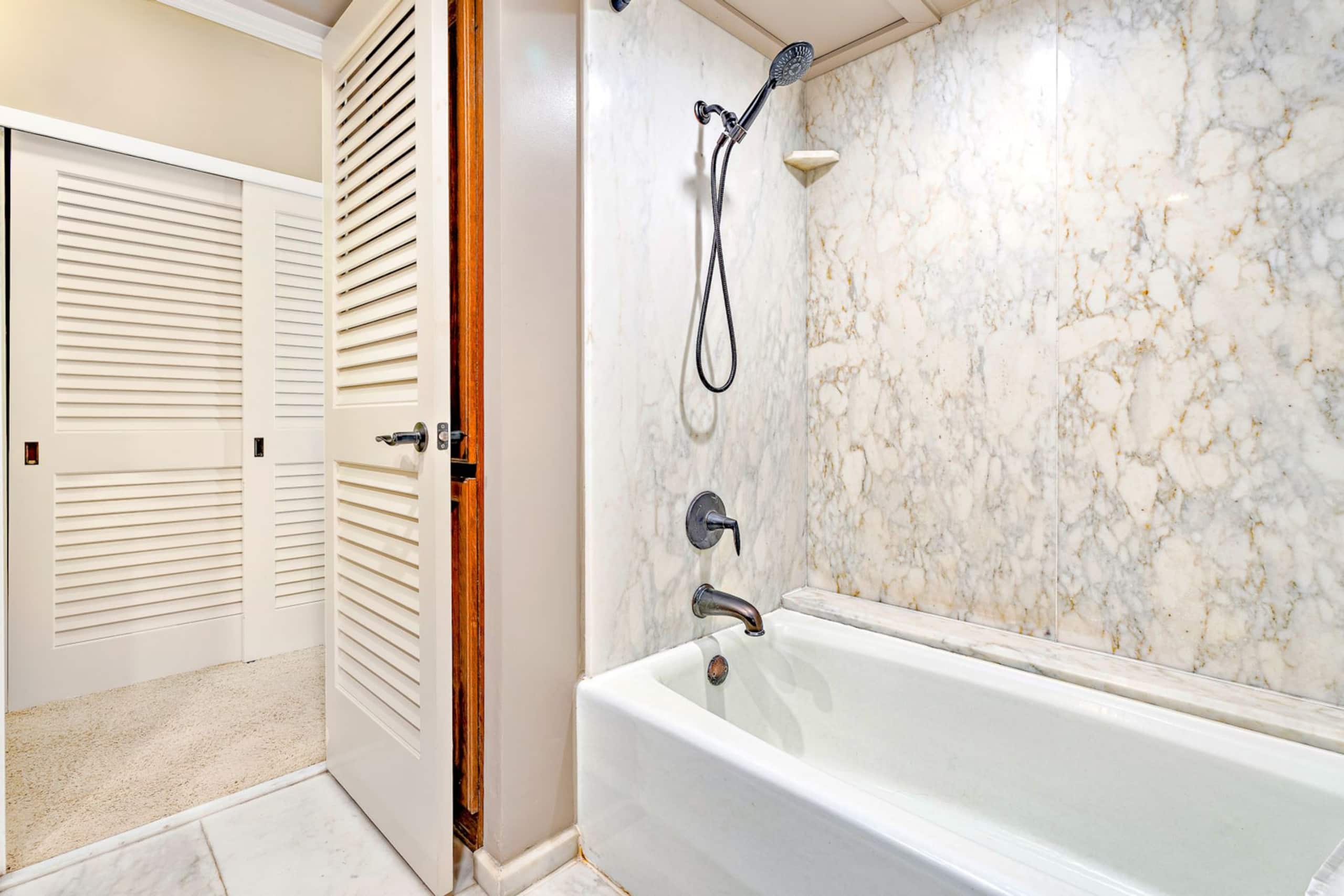 Condo in Lahaina · ★4.67 · 1 bedroom · 2 beds · 2 baths - Image 22