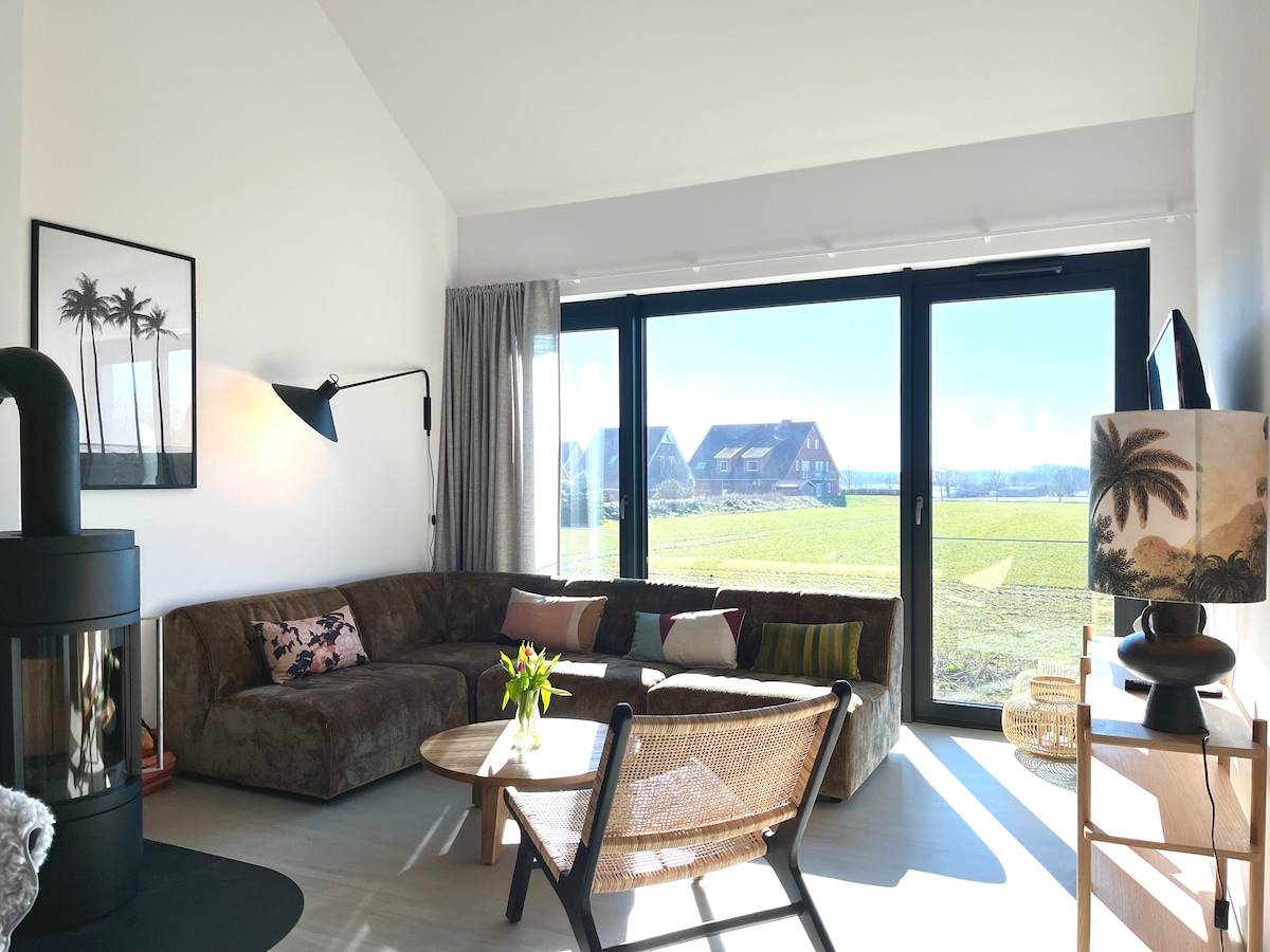 Annuncio Airbnb popolare: Generous artist loft / rooftop terrace / fireplace a Hohwacht (Ostsee)