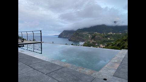 Penha D'Águia Villa by LovelyStay