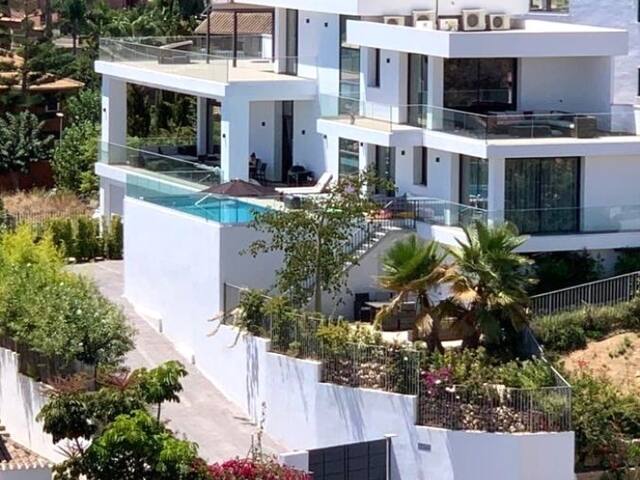 Palm Tree Properties managed Airbnb listing 1