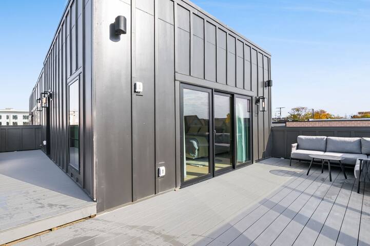 High-End New Build w/ City Views gallery image 5