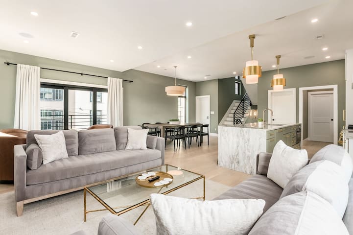 High-End New Build w/ City Views gallery image 2