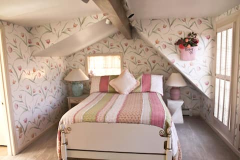 White House Inn Genoa - 1 Queen bed