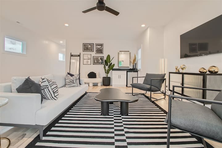 26- New! Modern Home- The Music City Collection