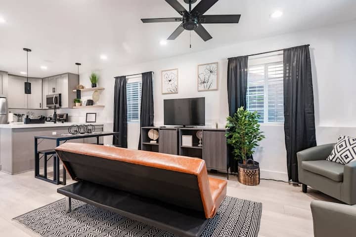 Comfy, Cozy, & Private Centrally Located Home - San Diego, CA