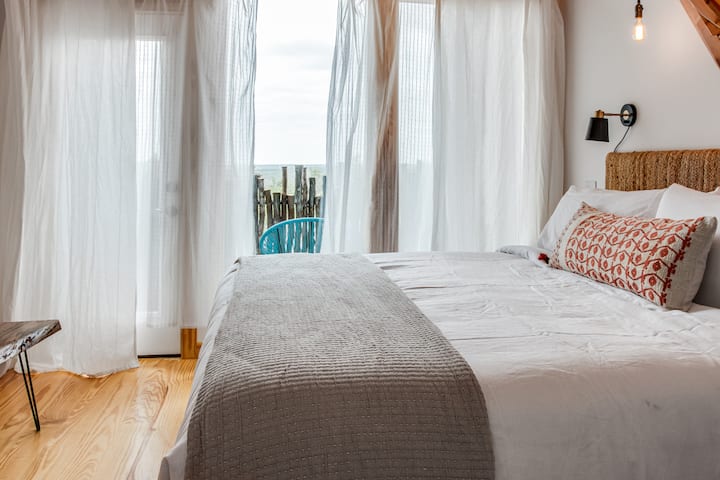 Roshani kwenye chumba cha kulala cha kifalme