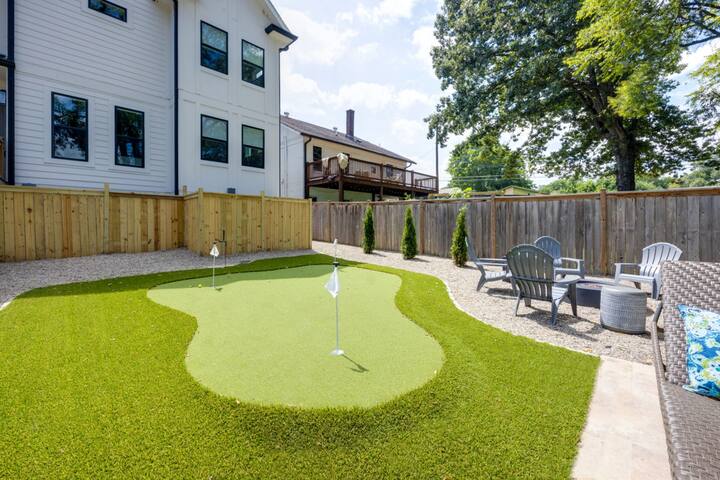 East Oasis | Private Pool + Putting Green gallery image 5