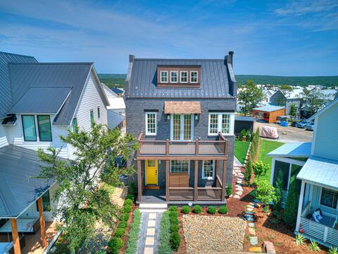 Carlton Landing-Pella House