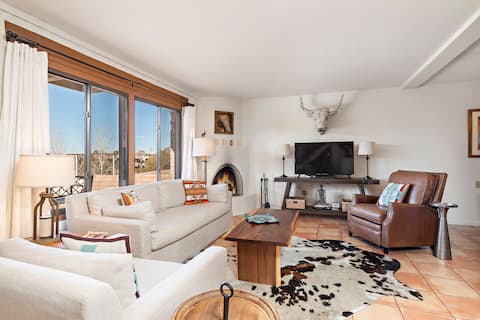 Fort Marcy 73 | Walk to Plaza | Kitchen | 2 Levels