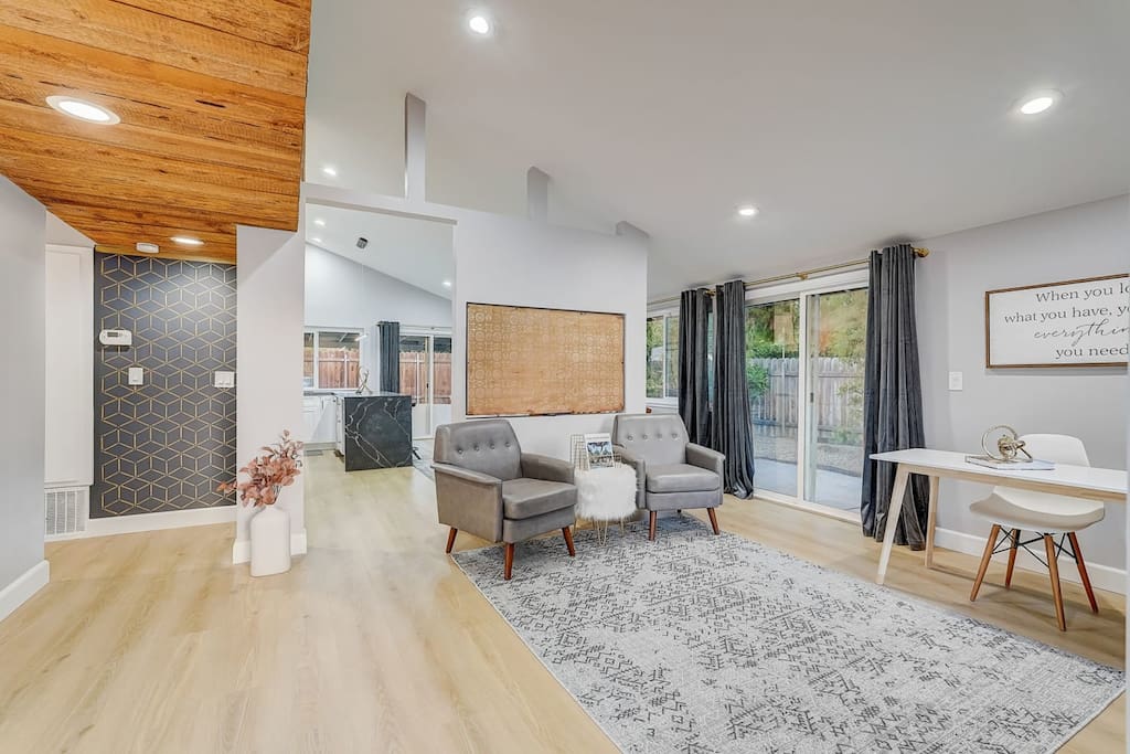 Airbnb Luxurious Mid-Century Riverside Retreat Near UCR