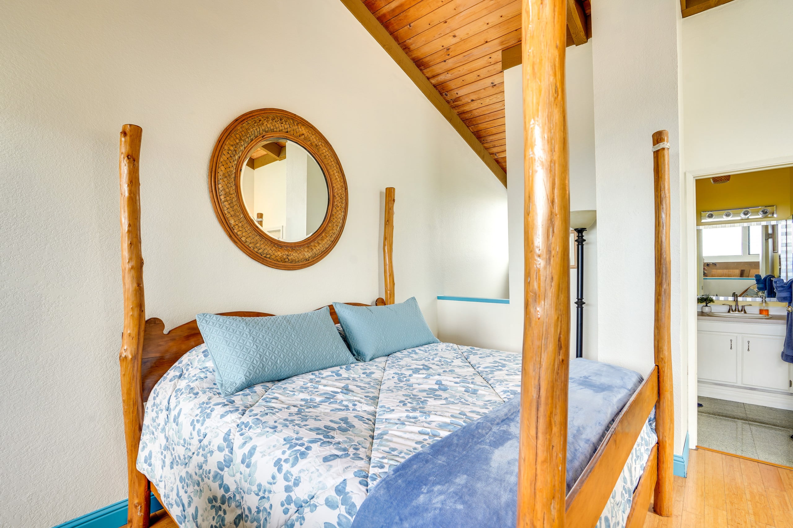 Condo in Kailua-Kona · ★4.8 · 2 bedrooms · 2 beds · 2 private baths - Image 17