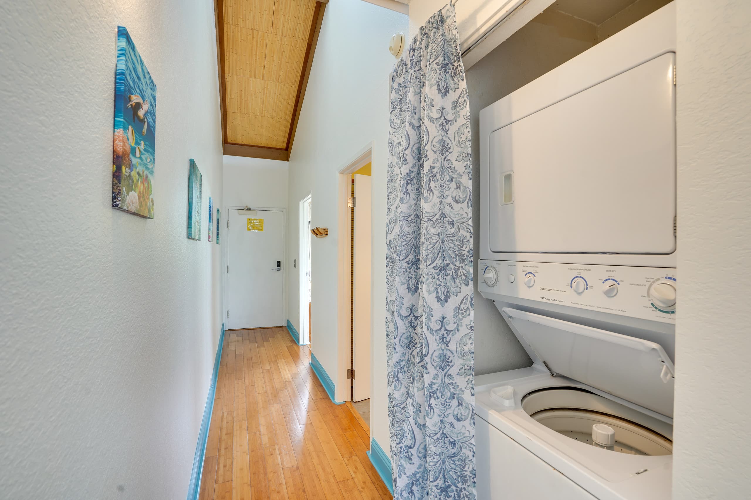 Condo in Kailua-Kona · ★4.8 · 2 bedrooms · 2 beds · 2 private baths - Image 11