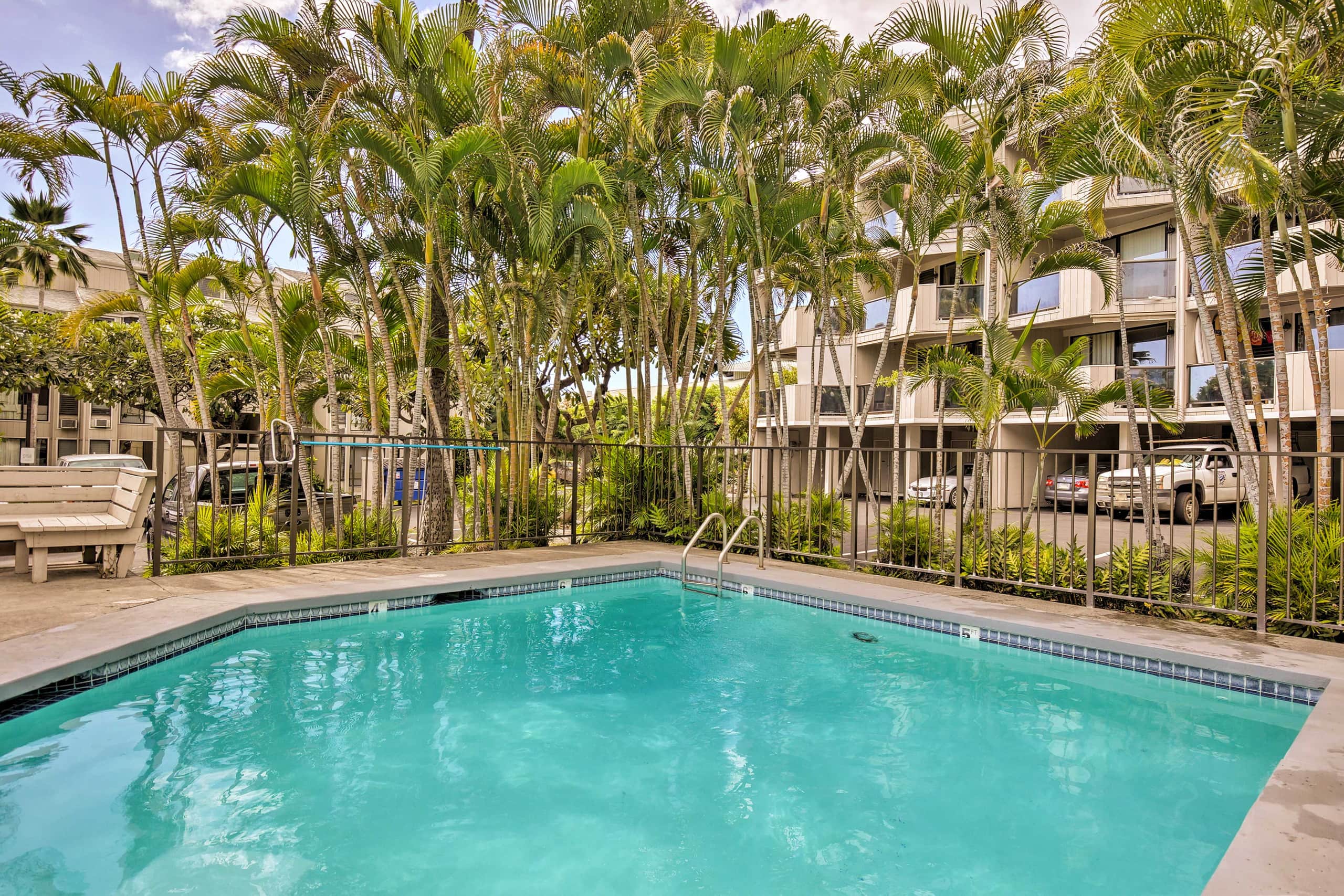 Condo in Kailua-Kona · ★4.8 · 2 bedrooms · 2 beds · 2 private baths - Image 2