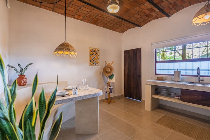 Cozy King Stay, Steps To Beach, Equipped Kitchen - Sayulita