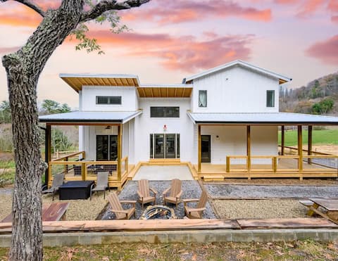 Spacious Outdoor Living w/ Firepit + Scenic Views