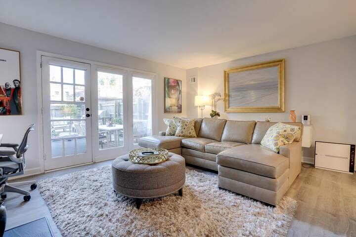 Sojourn A Chic 3 BR | Capitol Hill gallery image 3