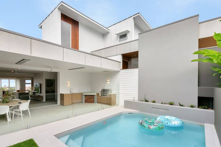 Luxe Paradise with sweeping Ocean Views & Pool gallery image 3