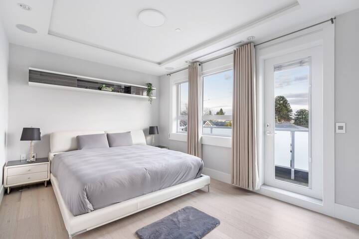 Central Luxury Home | Views & Private Cinema gallery image 2