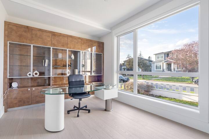 Central Luxury Home | Views & Private Cinema gallery image 5