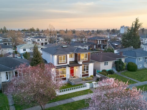 Central Luxury Home | Views & Private Cinema