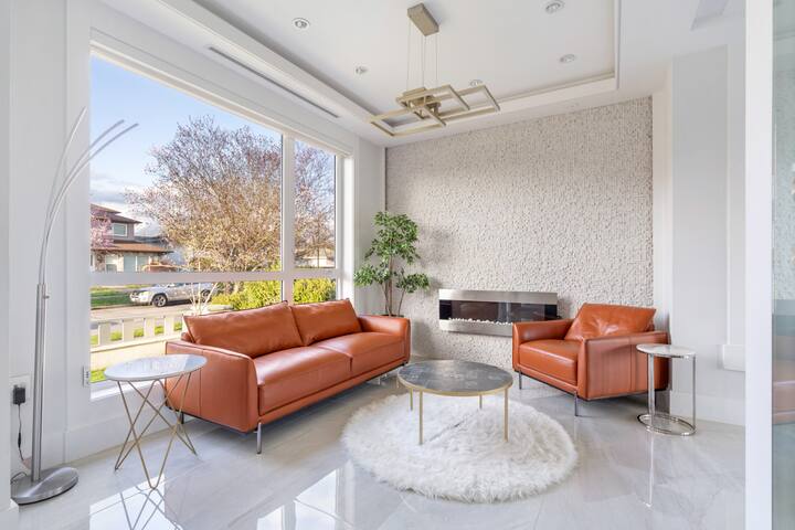 Central Luxury Home | Views & Private Cinema gallery image 3