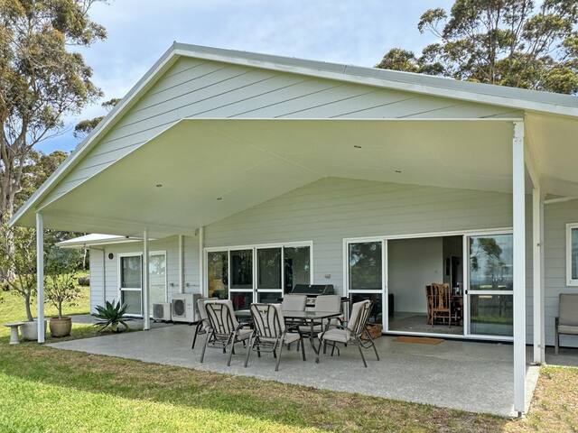 Shadforth Rise: Peaceful modern haven, Inlet views gallery image 5