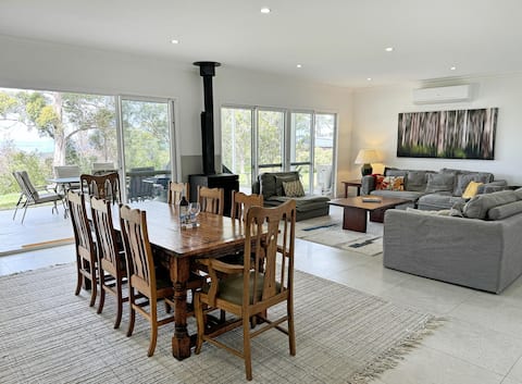 Shadforth Rise: Peaceful modern haven, Inlet views