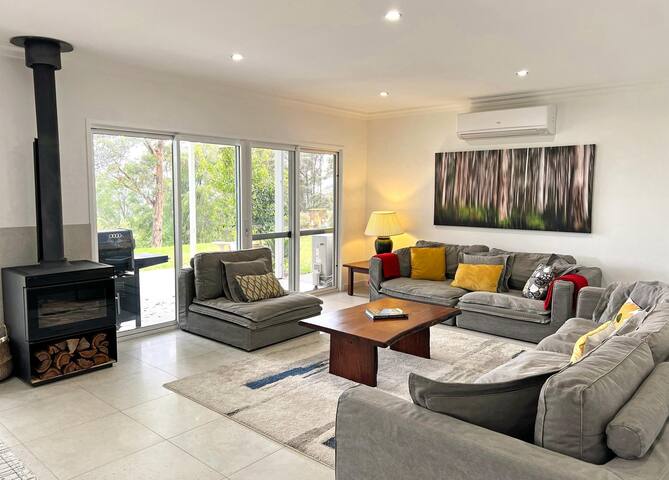 Shadforth Rise: Peaceful modern haven, Inlet views