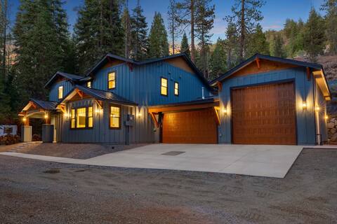 Luxurious Getaway w/ Hot Tub & Sauna