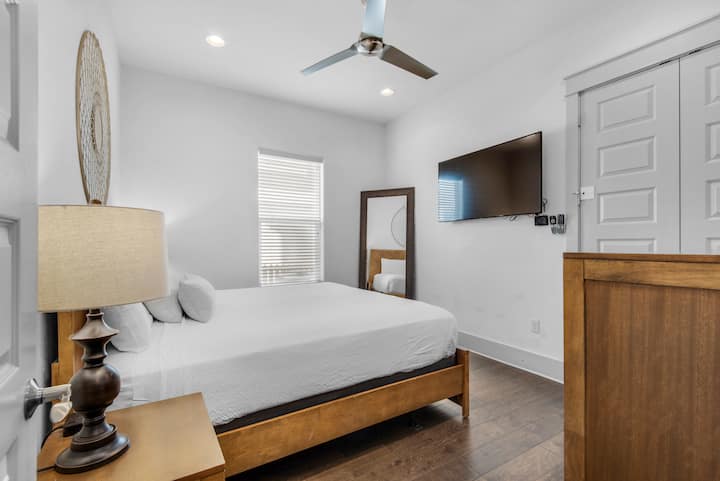 חדר שינה לאורחים בקומה הראשונה