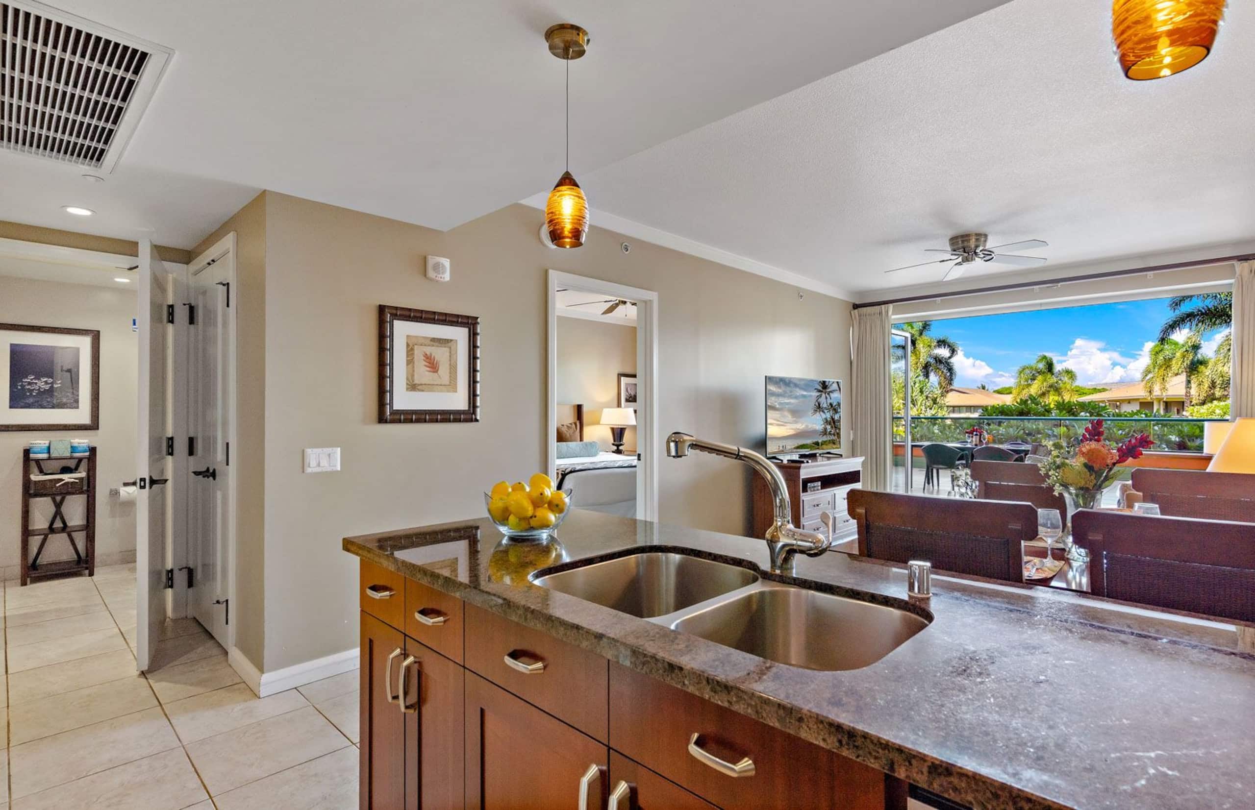 Condo in Lahaina · ★4.65 · 1 bedroom · 2 beds · 1 bath - Image 4