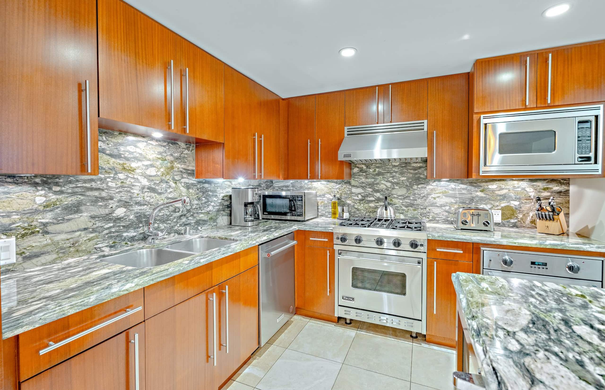 Condo in Lahaina · ★5.0 · 3 bedrooms · 4 beds · 3 baths - Image 6
