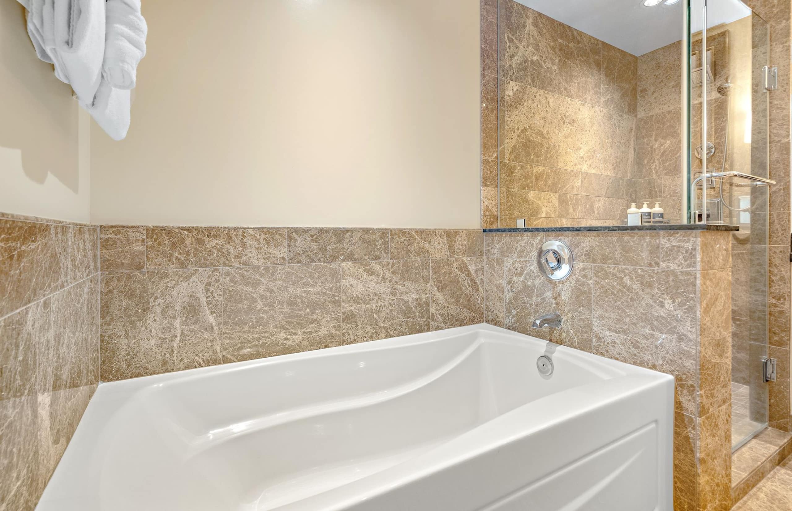 Condo in Lahaina · ★5.0 · 3 bedrooms · 4 beds · 3 baths - Image 21