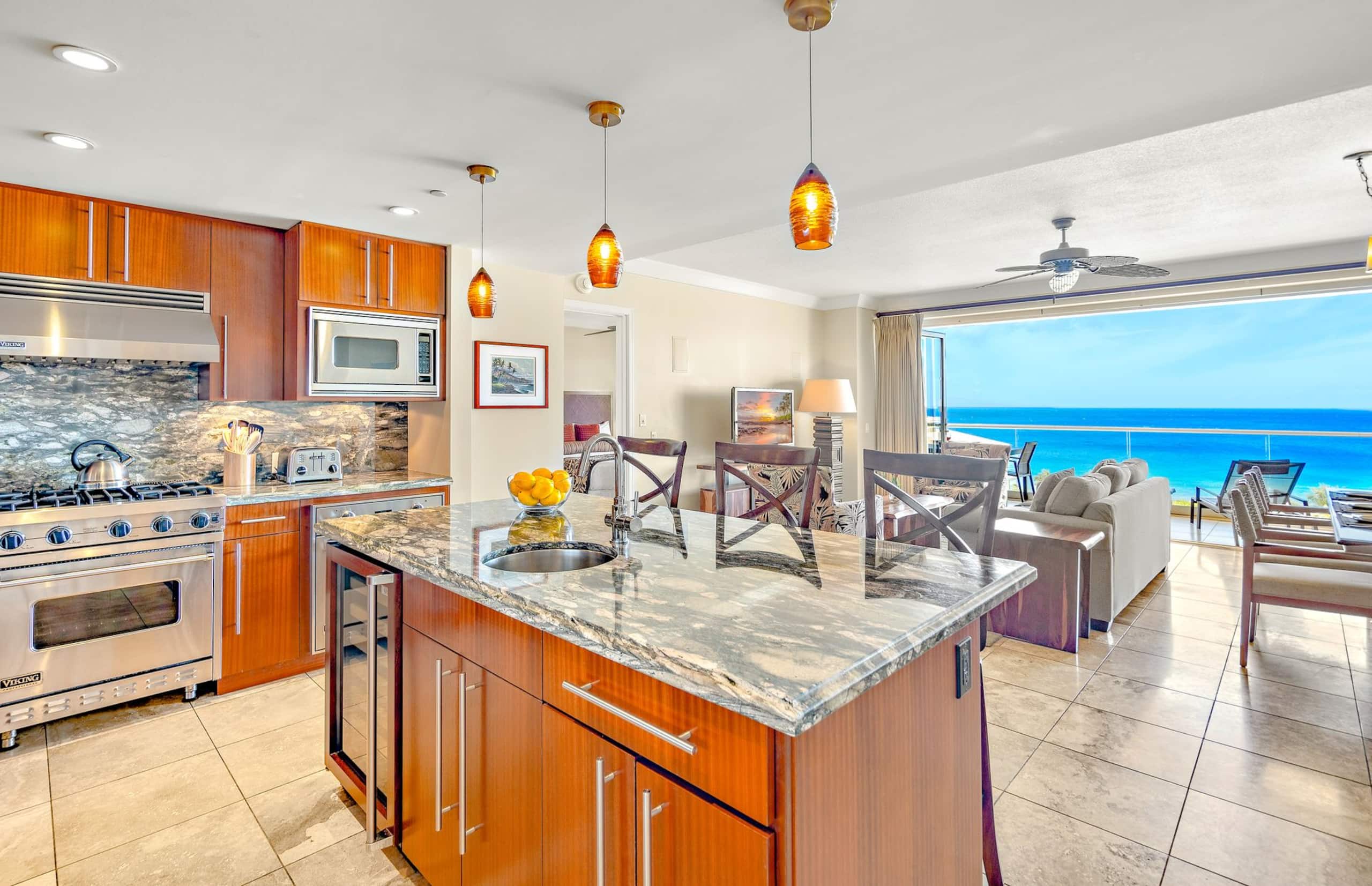 Condo in Lahaina · ★5.0 · 3 bedrooms · 4 beds · 3 baths - Image 2