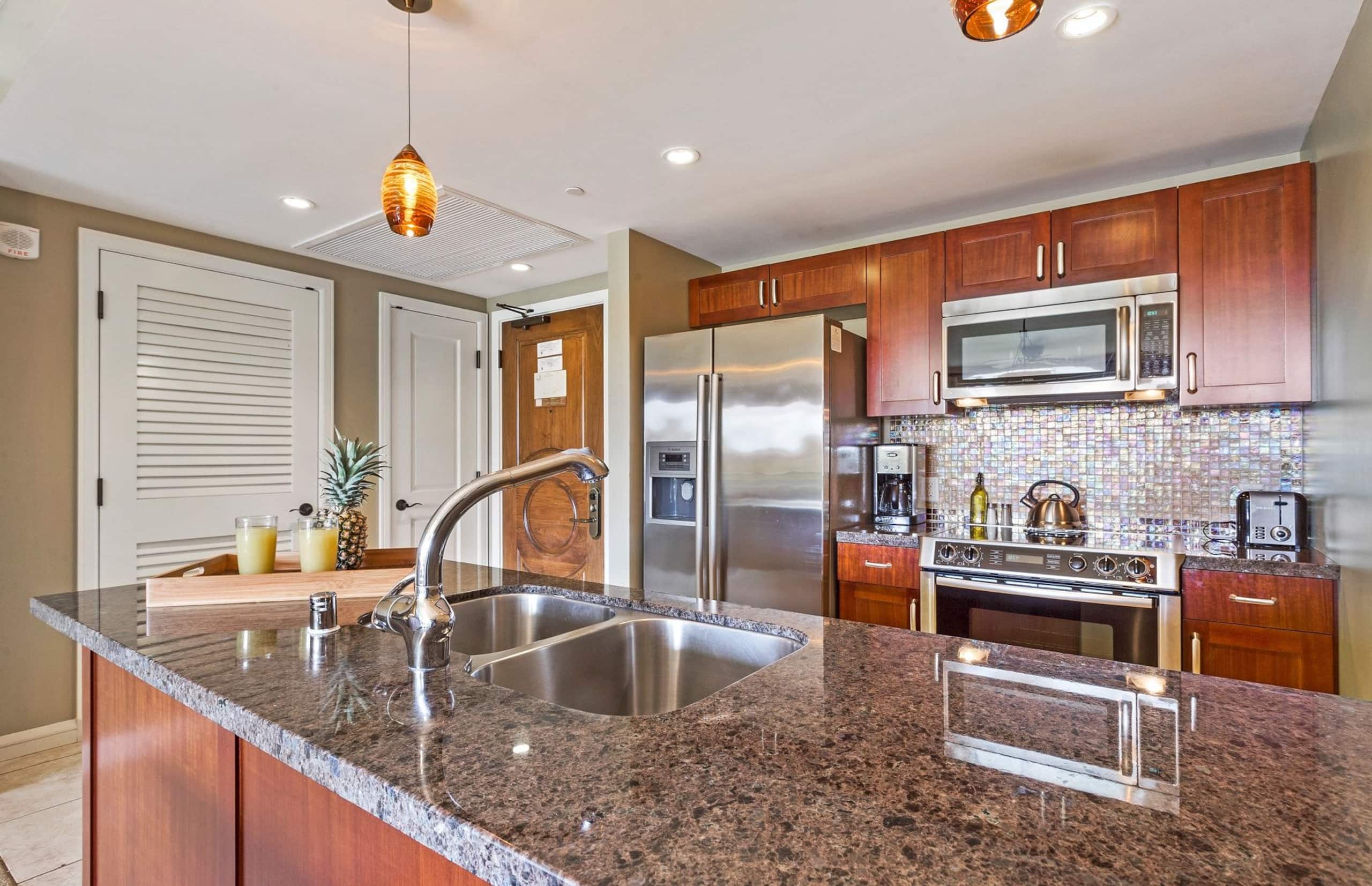 Condo in Lahaina · ★4.93 · 1 bedroom · 3 beds · 1 bath - Image 7