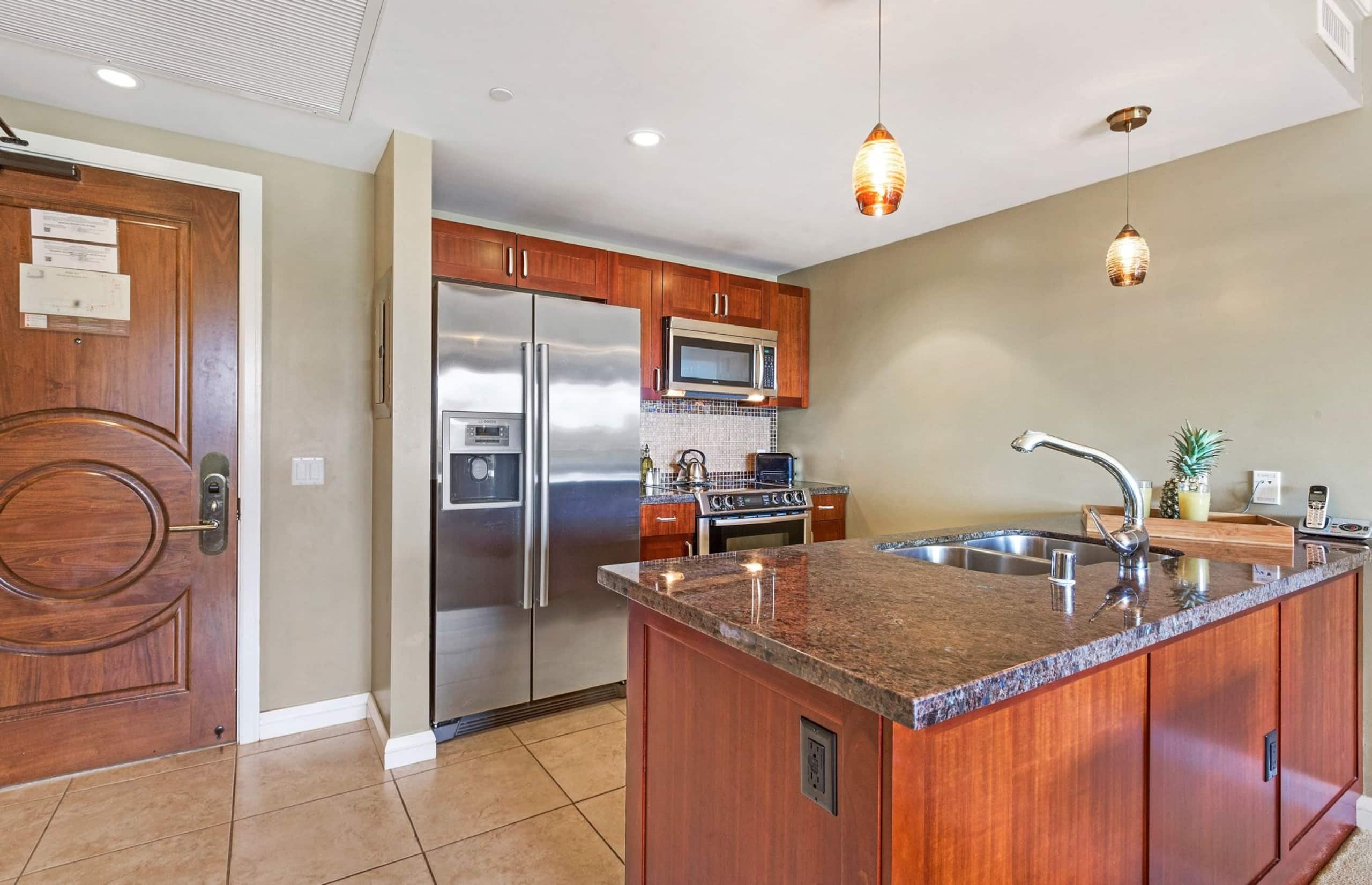 Condo in Lahaina · ★4.93 · 1 bedroom · 3 beds · 1 bath - Image 5