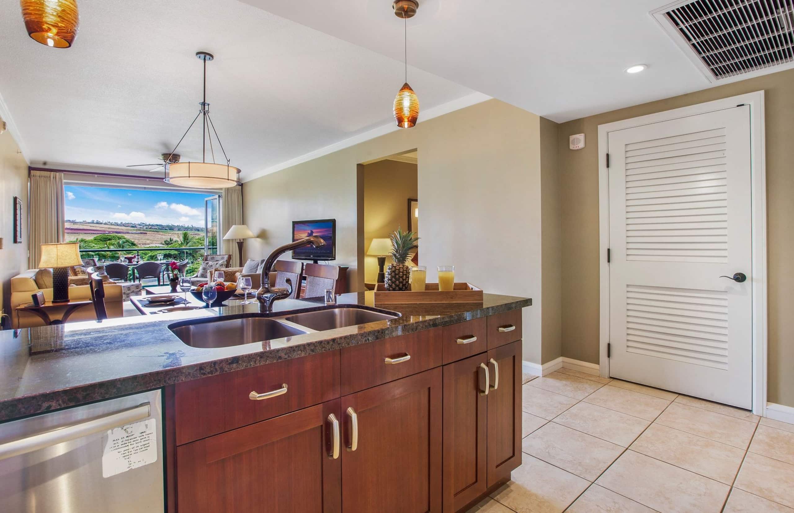 Condo in Lahaina · ★4.93 · 1 bedroom · 3 beds · 1 bath - Image 6