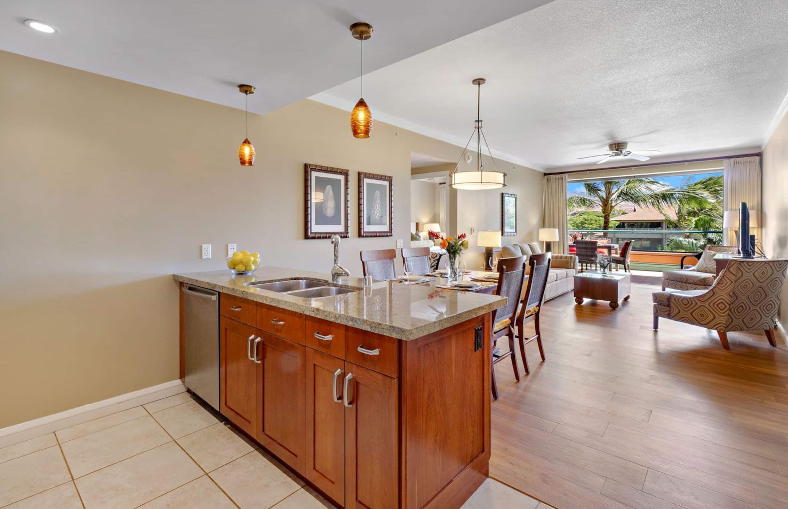 Condo in Lahaina · ★4.89 · 2 bedrooms · 3 beds · 1 bath - Image 5