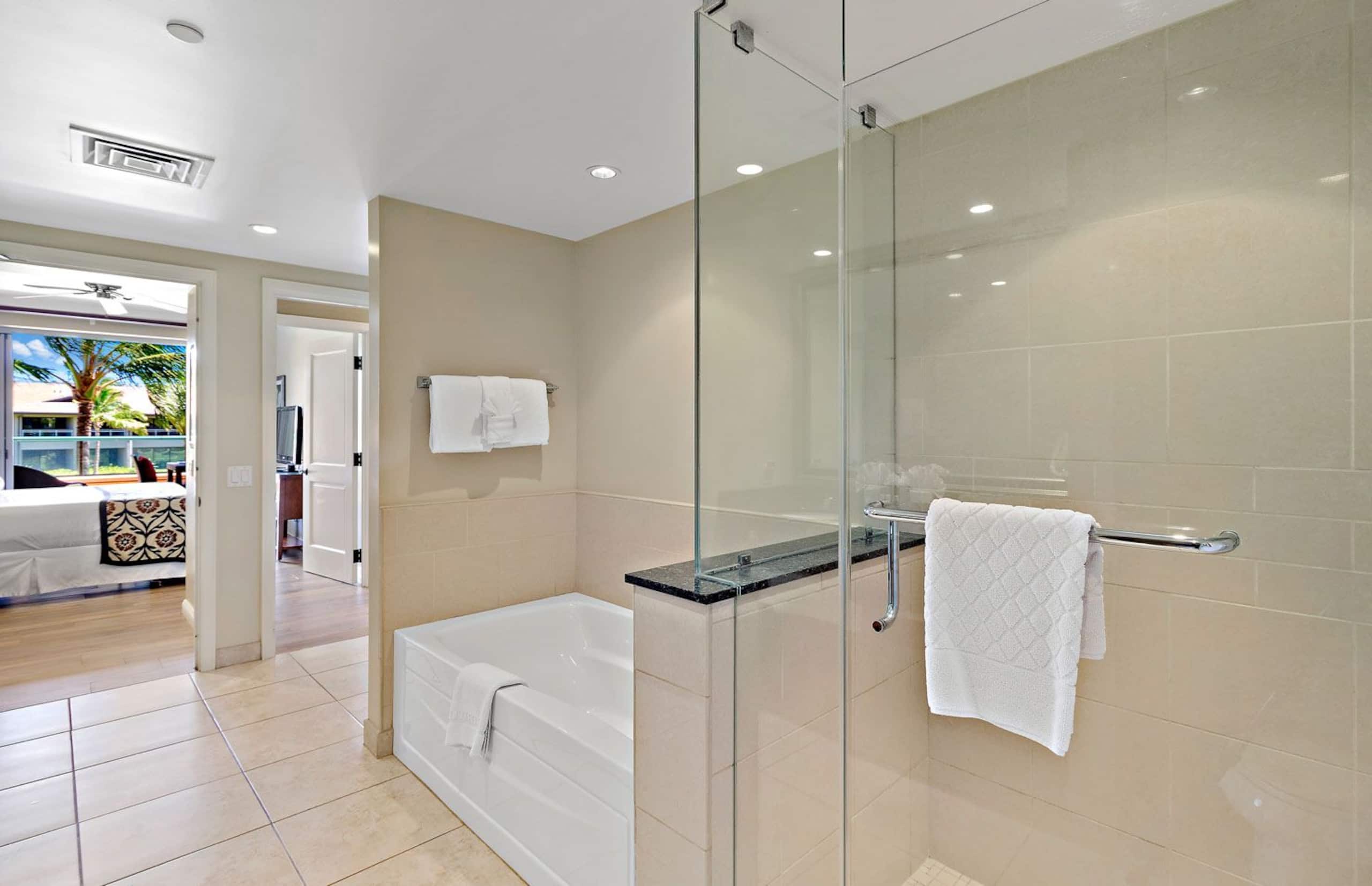 Condo in Lahaina · ★4.89 · 2 bedrooms · 3 beds · 1 bath - Image 27