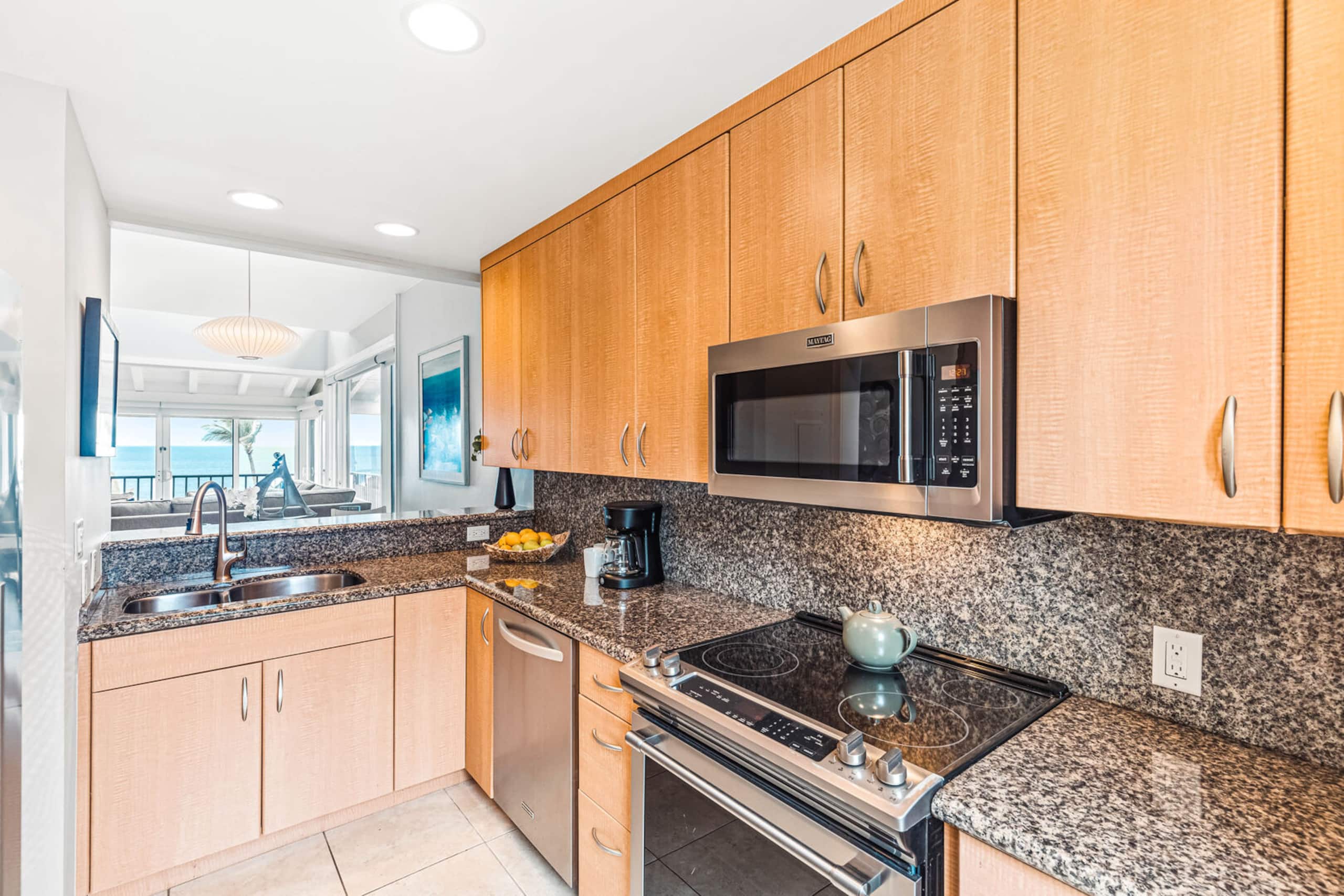 Condo in Lahaina · ★4.91 · 1 bedroom · 2 beds · 1.5 baths - Image 9