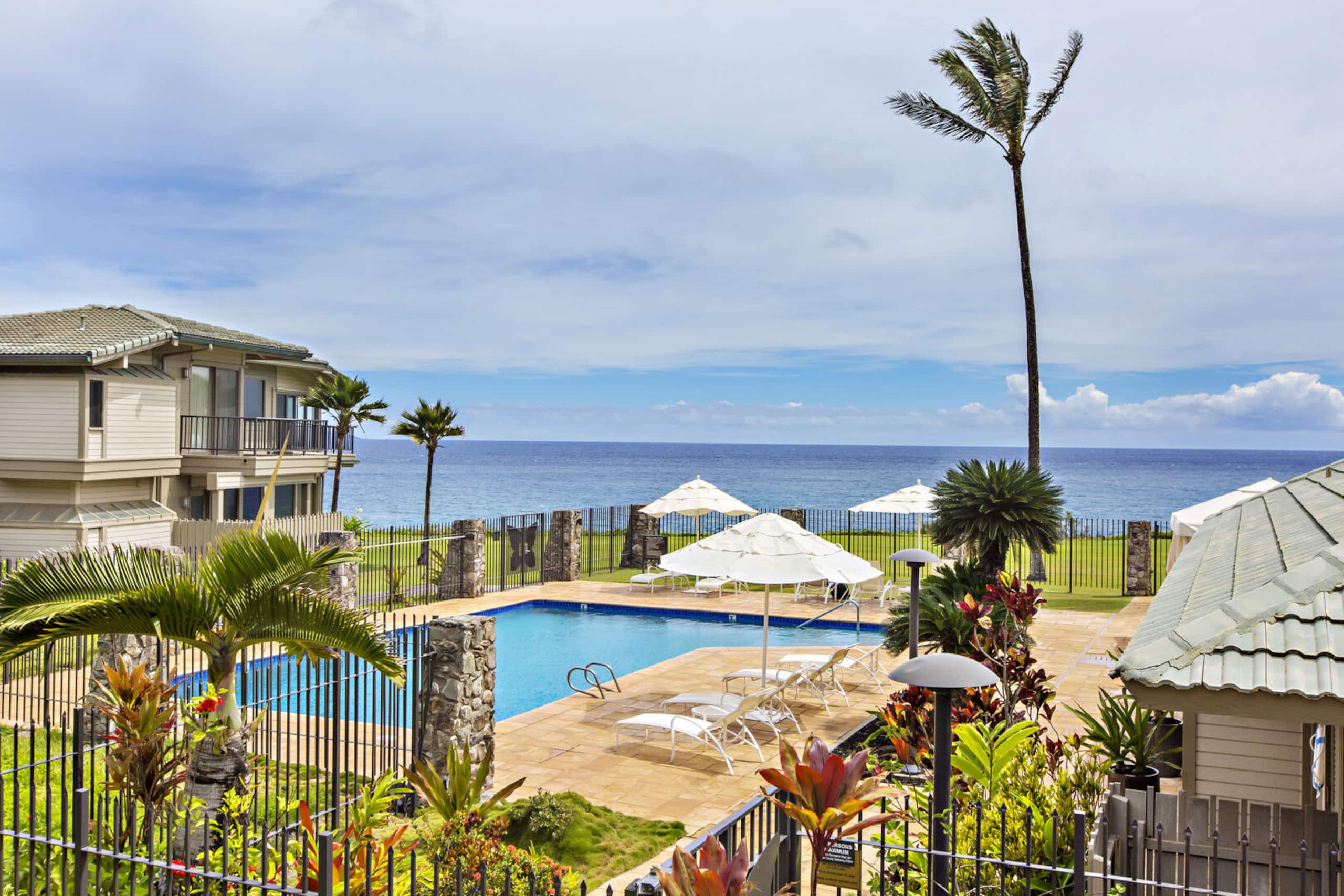 Condo in Lahaina · ★4.91 · 1 bedroom · 2 beds · 1.5 baths - Image 23